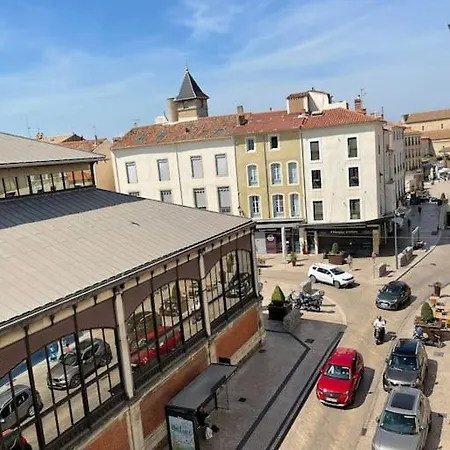 Apartment Vue Sur La Place Des Halles, Art