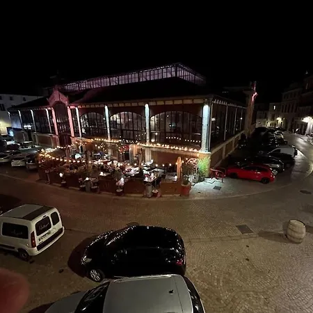 Vue Sur La Place Des Halles, Art Béziers