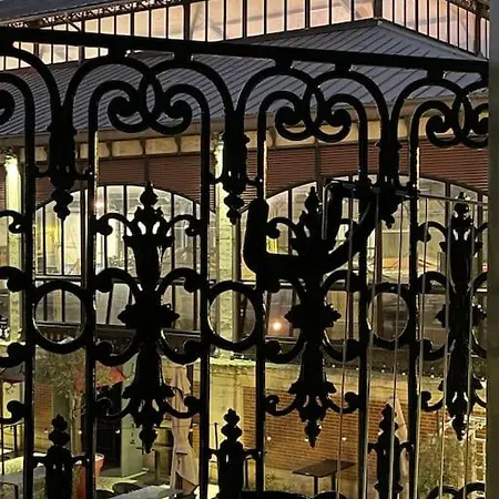 Vue Sur La Place Des Halles, Art Apartment Béziers