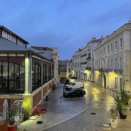 Vue Sur La Place Des Halles, Art Béziers