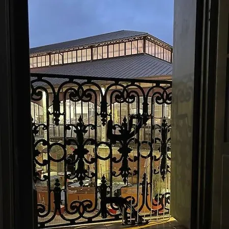 Apartment Vue Sur La Place Des Halles, Art Beziers