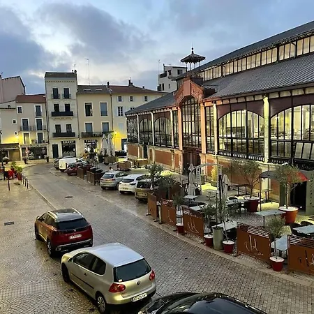Vue Sur La Place Des Halles, Art * Beziers