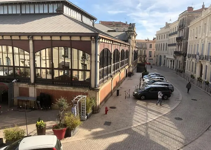 Apartamento Vue Sur La Place Des Halles, Art *