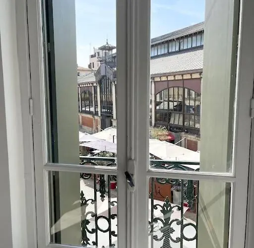 Vue Sur La Place Des Halles, Art * Béziers