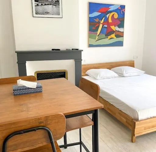 Apartamento Vue Sur La Place Des Halles, Art *
