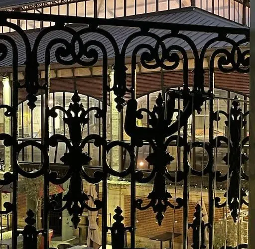 Vue Sur La Place Des Halles, Art Apartamento Béziers